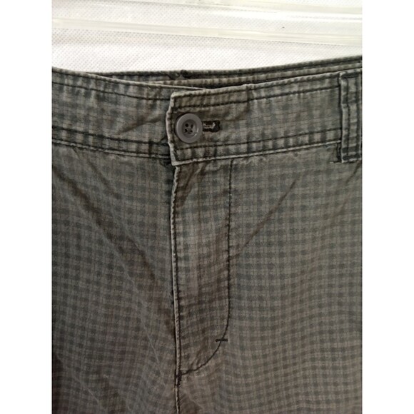 Izod Mens 34" Cargo Shorts Green Black - Picture 3 of 8